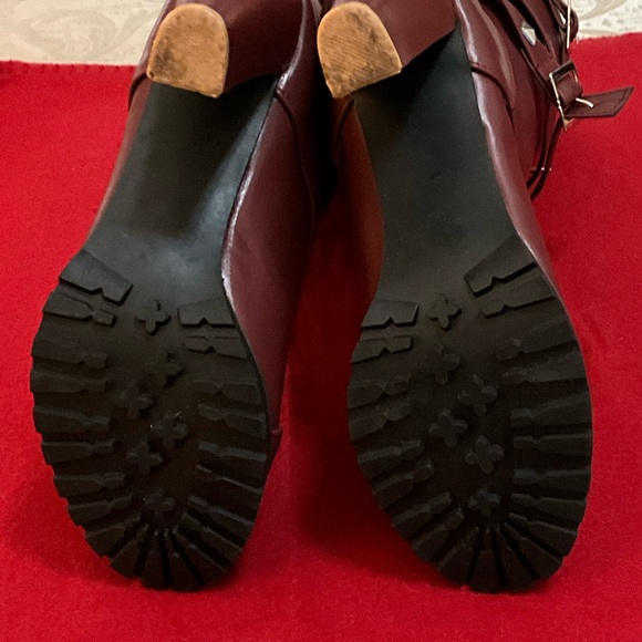 Stylish Buckles Soft Burgundy Lace-Up Boots sz. 7.5 - Picture 7 of 10